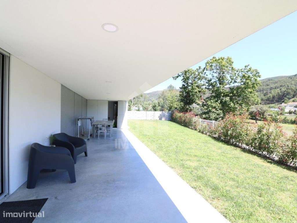 Venda Moradia Individual T4+1 Térrea (Seminova) - Este (S. Mamede),... - Grande imagem: 1/53