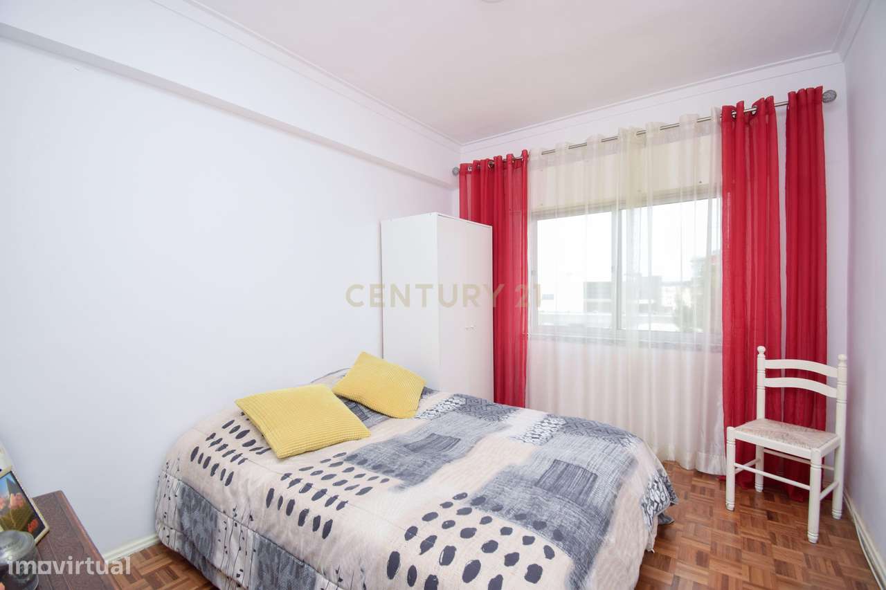 T3 Luminoso na Rinchoa (Rio de Mouro) | Varandas a Sul | Excelente Loc-9