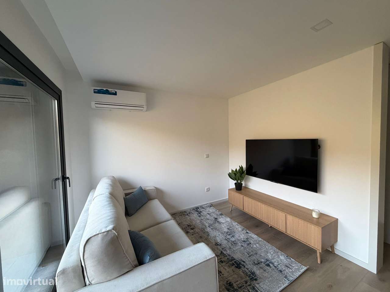 Apartamento T0 moderno com varanda em Braga - Grande imagem: 3/26