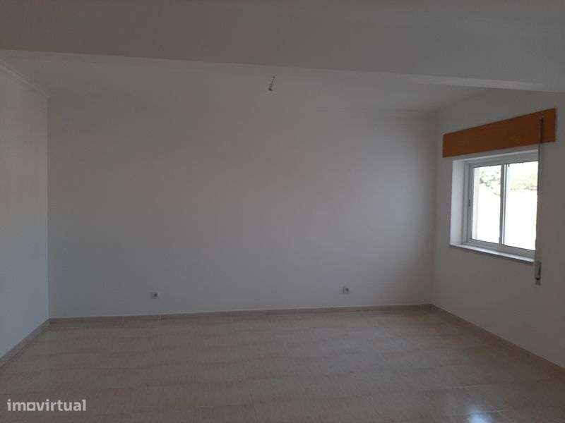 Apartamento T3 no centro da Azambuja - Grande imagem: 4/11