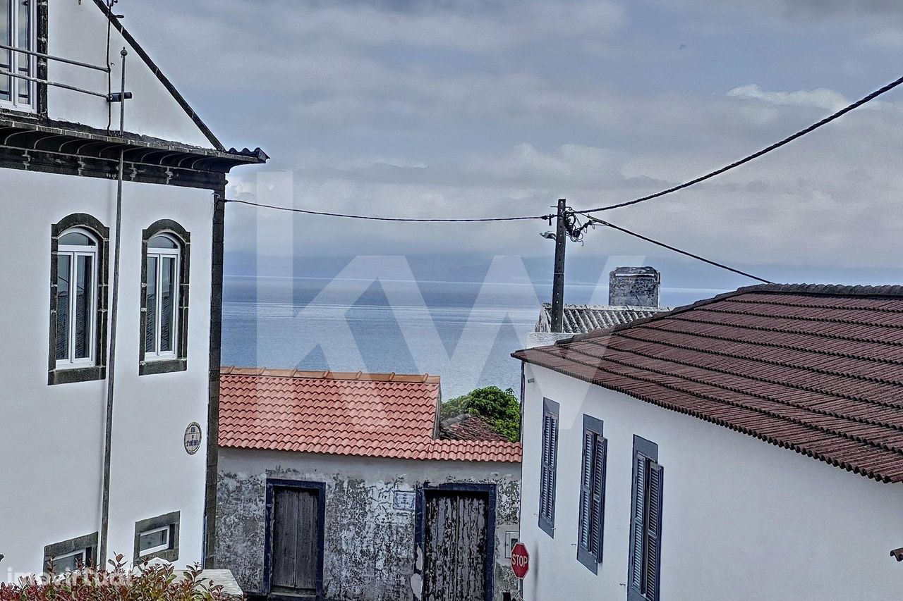 Refúgio de Charme na Ilha do Pico: Encante-se com esta Casa Emblemátic