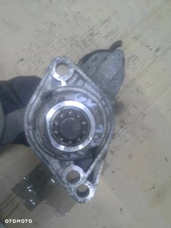 Volkswagen Golf V 1.9 TDi rozrusznik Bosch 0001123016 - 7