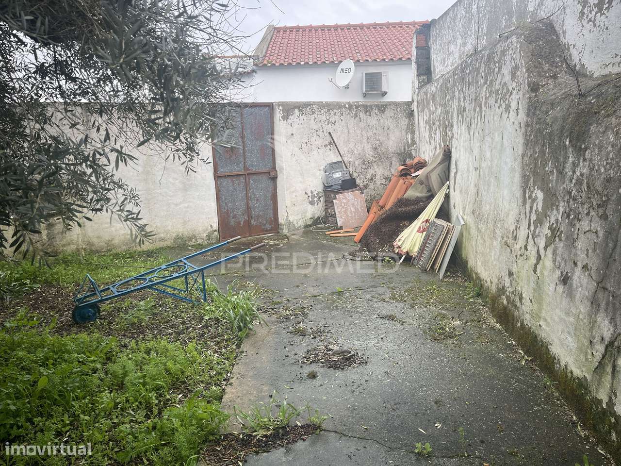 Moradia T2+1 com amplo quintal e poço em Alfundão.-20
