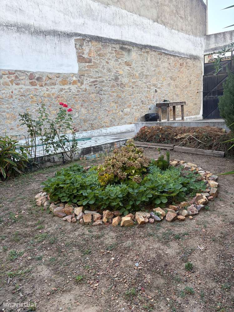 Moradia T6 com quintal e palheiro em Monforte da Beira — Espaço, charm-8