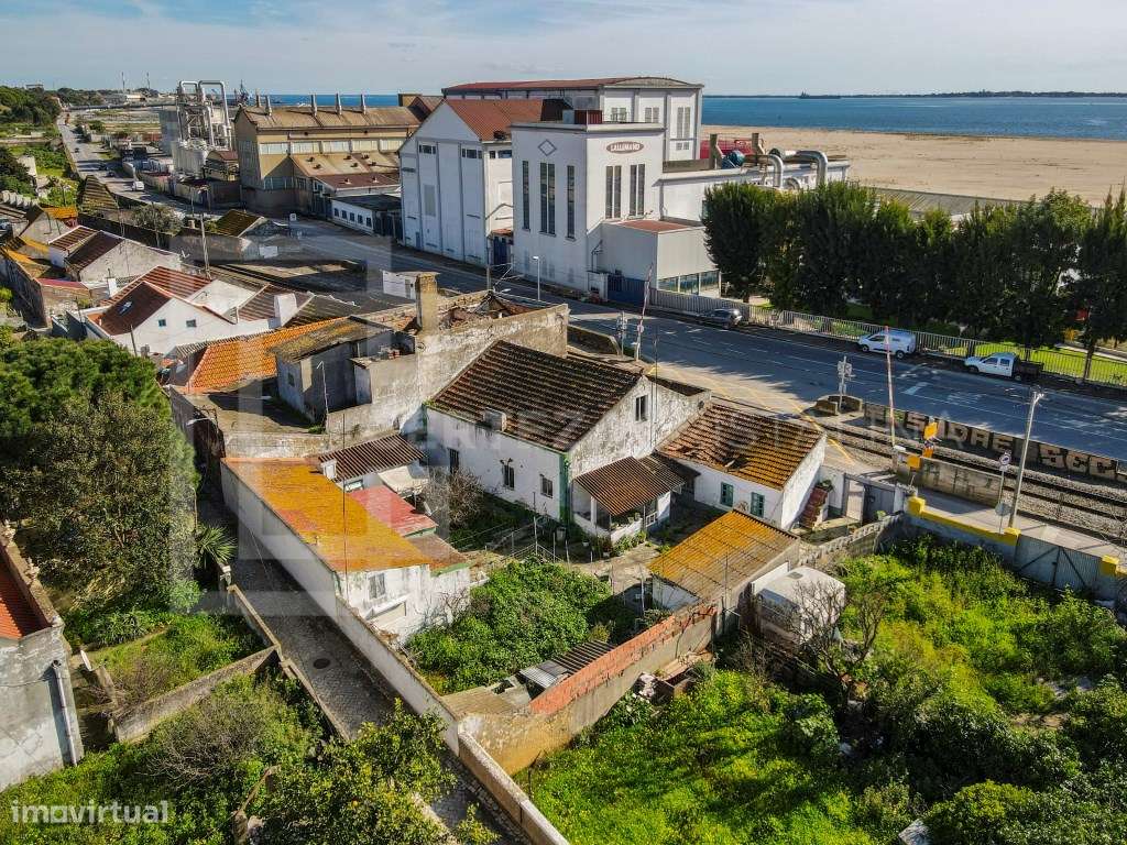 Casa com anexos e garagem - Potencial de investimento - Grande imagem: 2/13