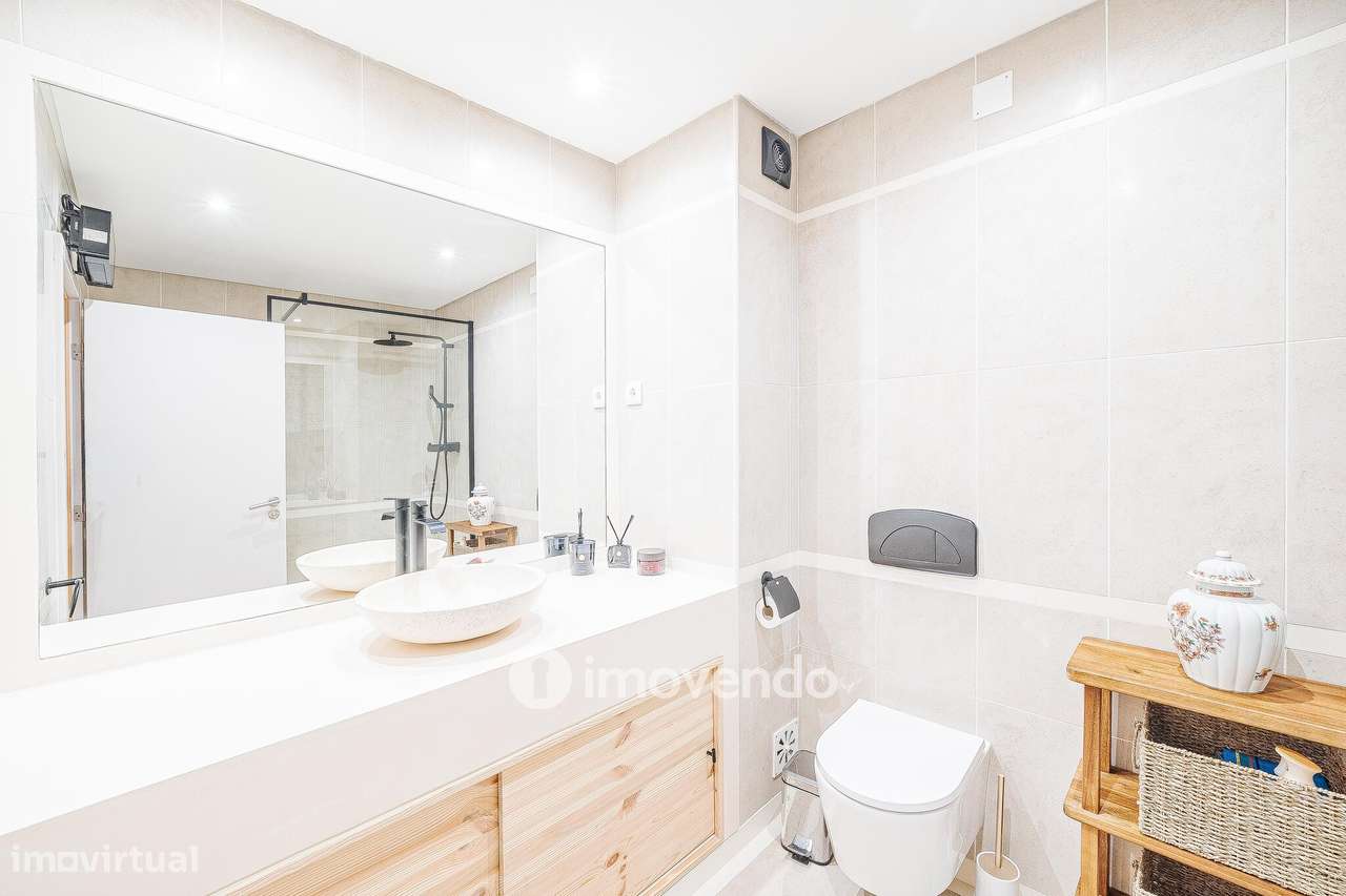Apartamento T3 com garagem, em condomínio com piscina, em Bicesse-40