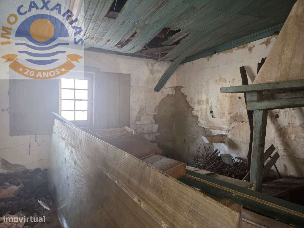 Moradia Rústica com Pátio e Anexos para Recuperar - Urqueira, Ourém-21