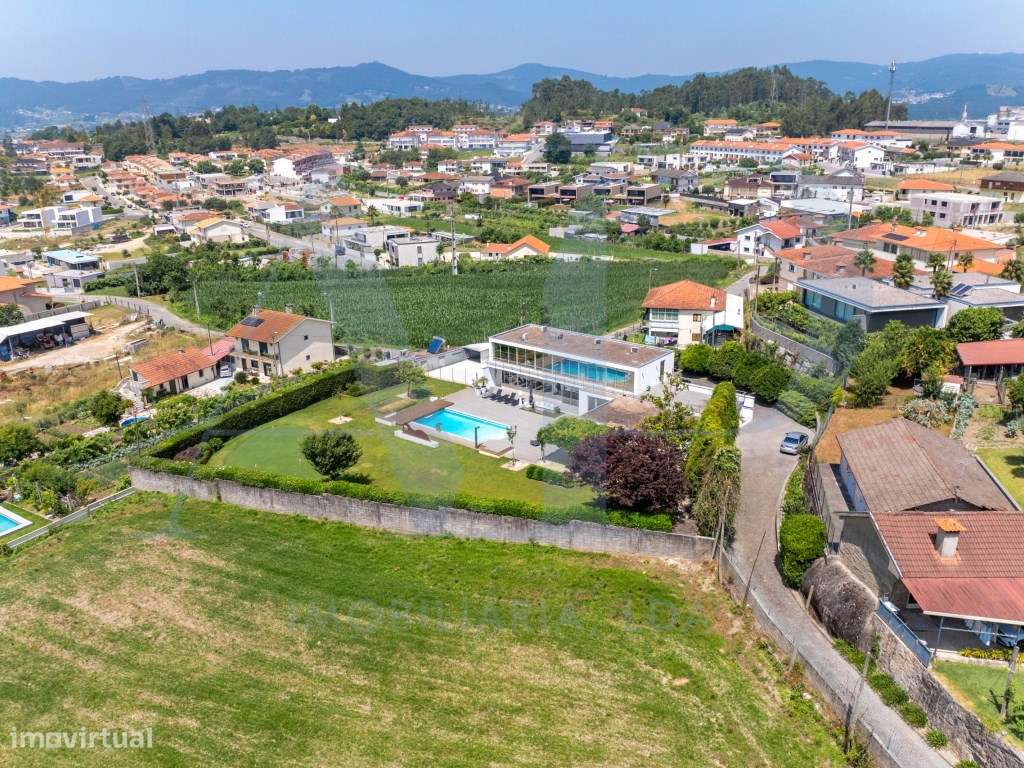 Moradia T4 +1 com piscina-32