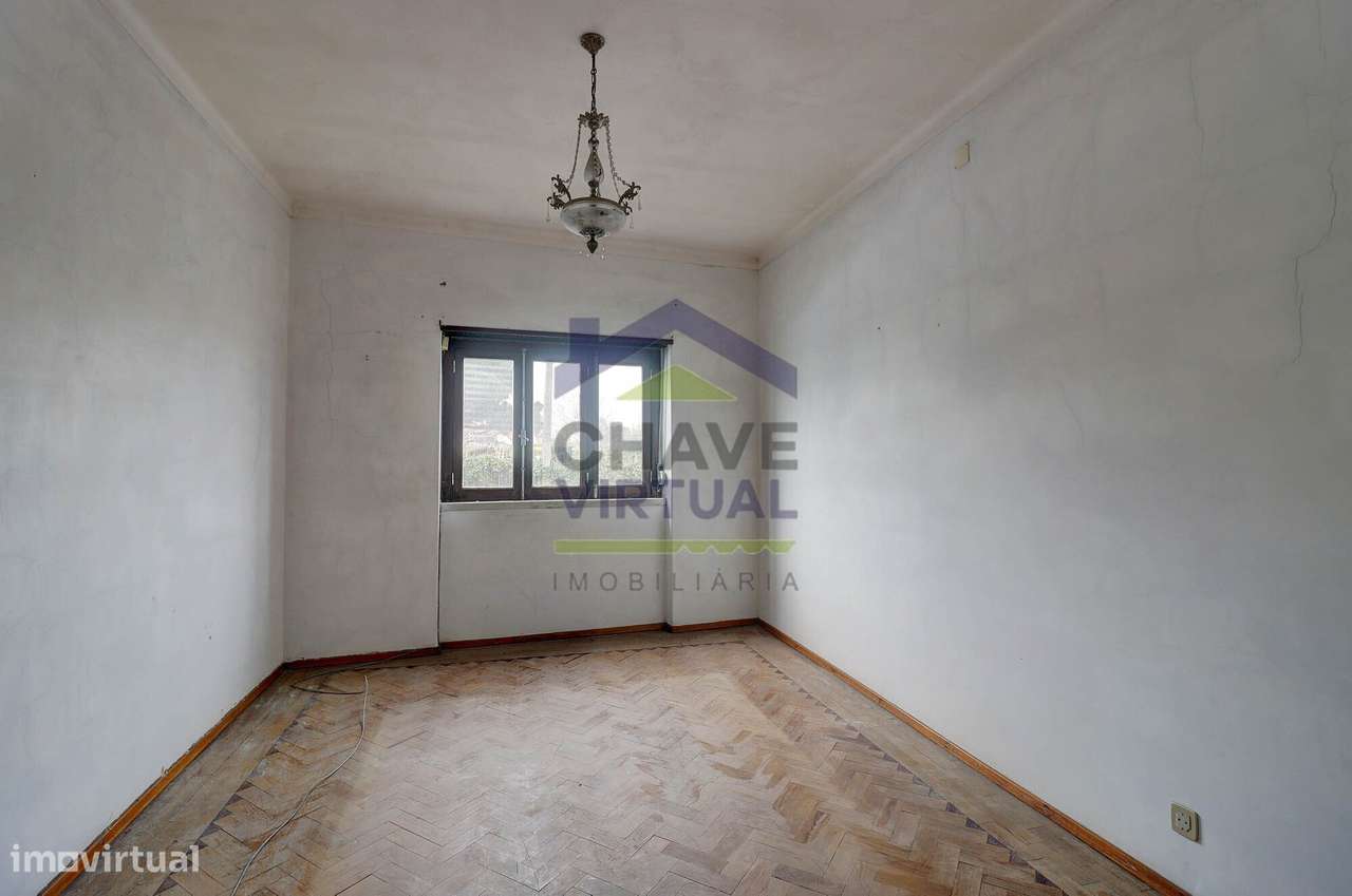 Moradia V4 com Quintal e Sõtão - Centro Bombarral-19