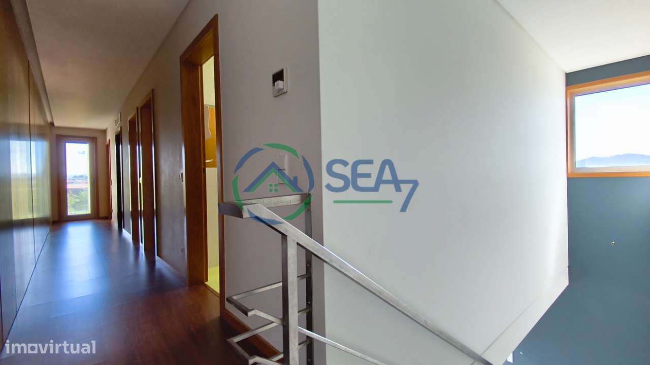 Moradia T6 com grande terreno, Meadela-25