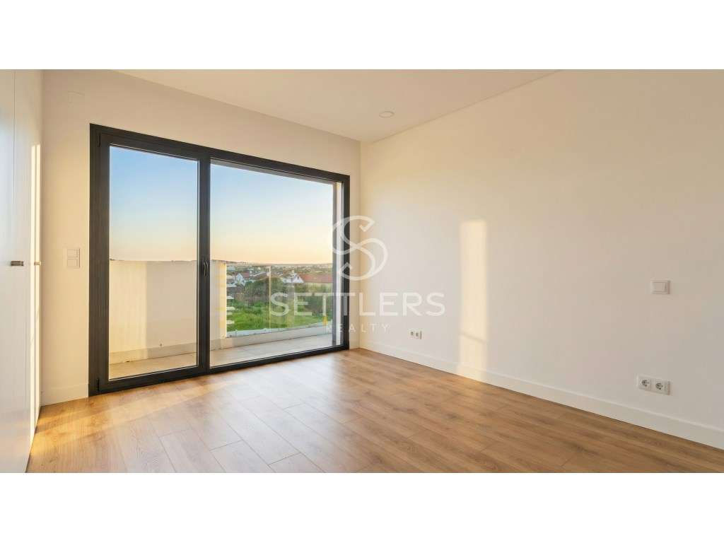 Moradia geminada T2 em Porto Salvo-13