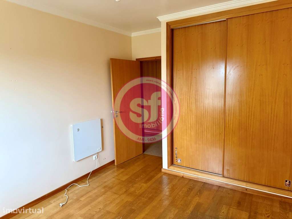 Apartamento T2 com garagem para venda!-7