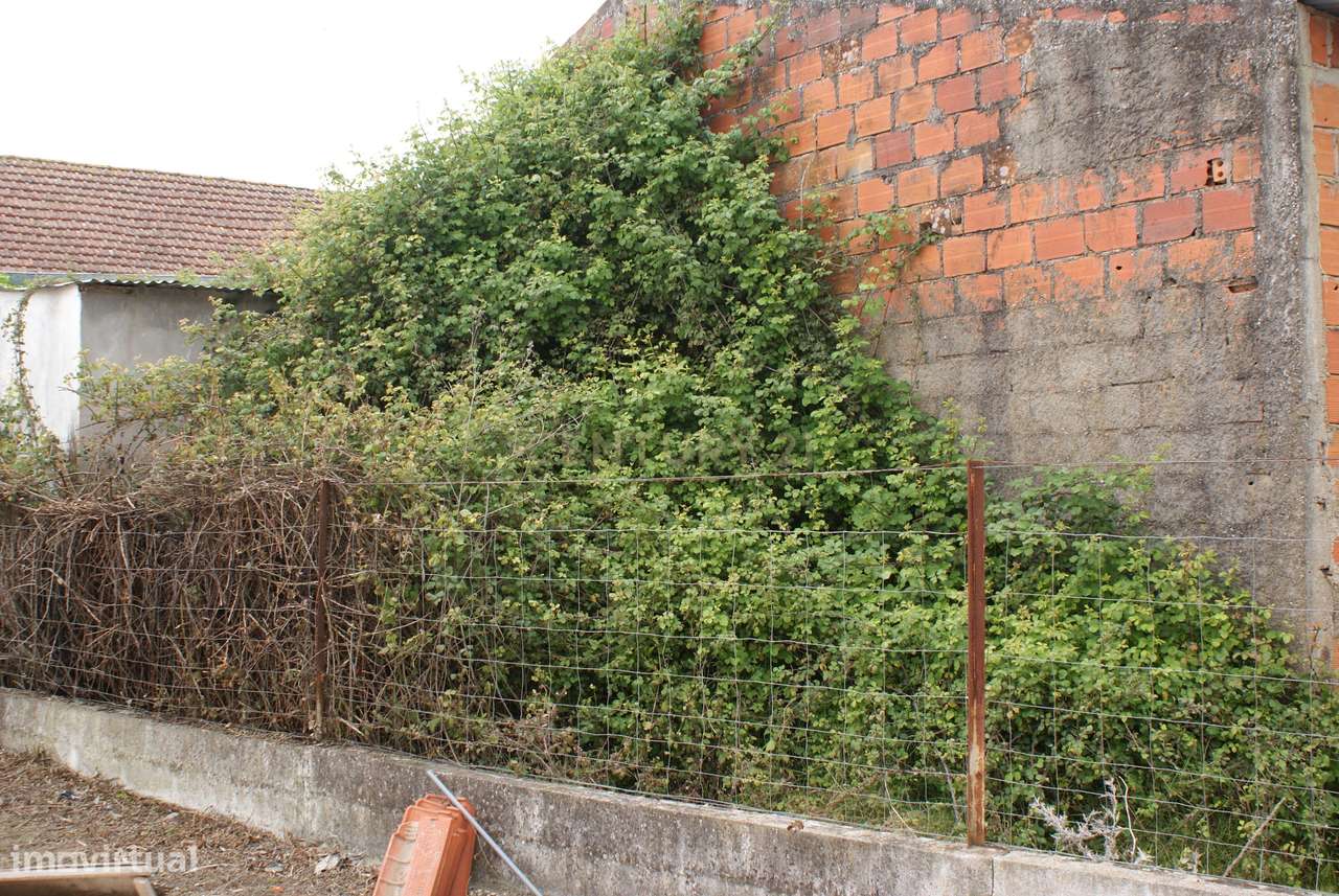 Espaçoso Térreo com Garagem em Localização Privilegiada-11