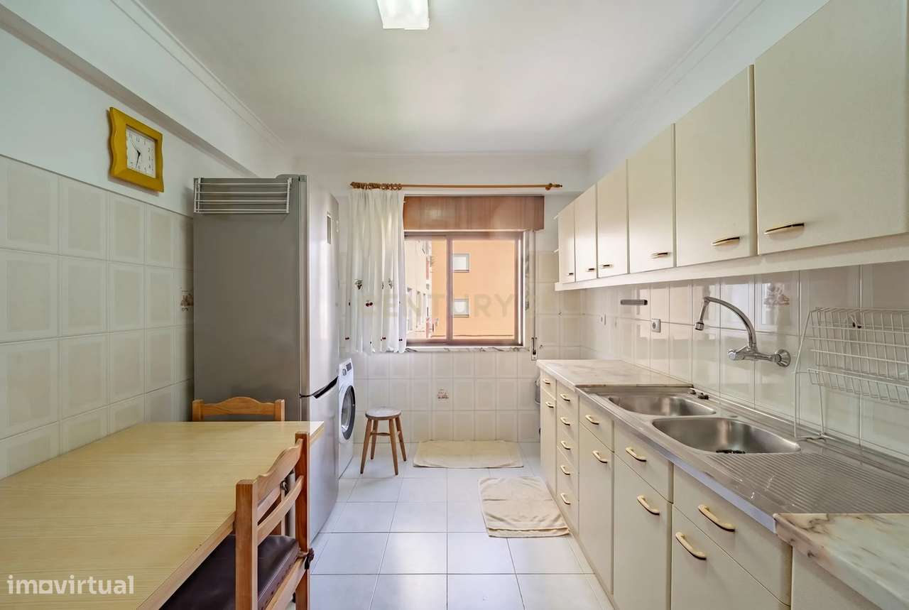 Apartamento T3 em Amora, Seixal - Oportunidade Única!-9