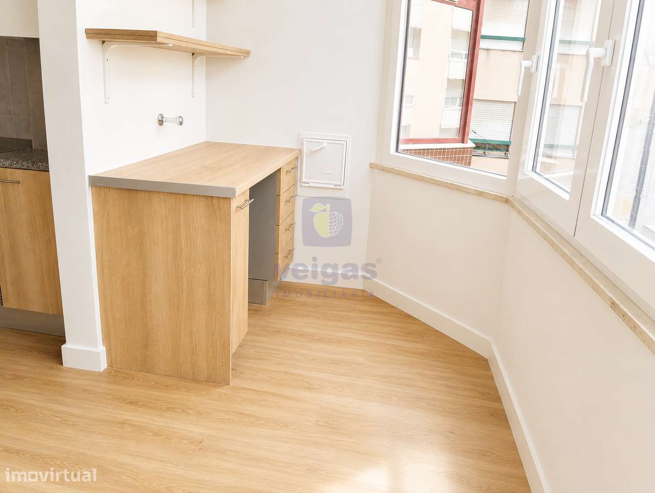 Apartamento T3 Remodelado c/estacionamento na Estrada da Luz-7