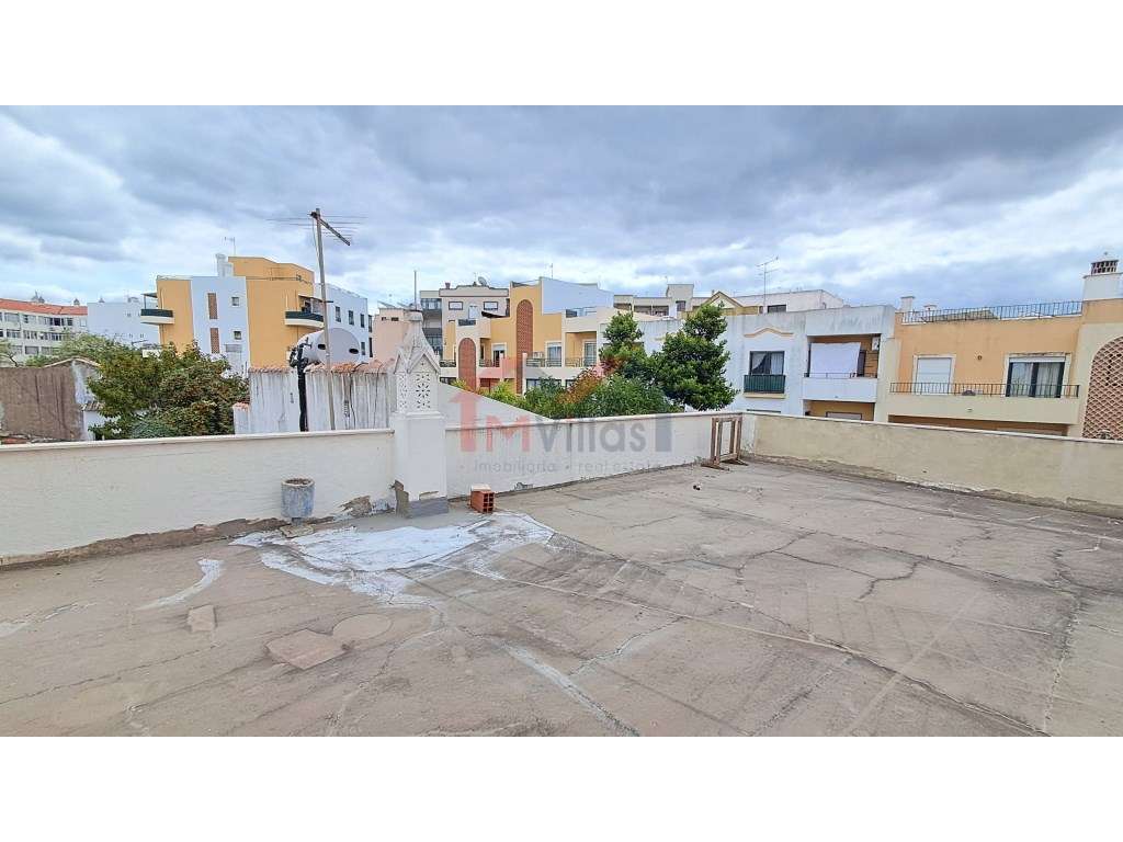 Moradia V3 com garagem no centro - Loulé-24