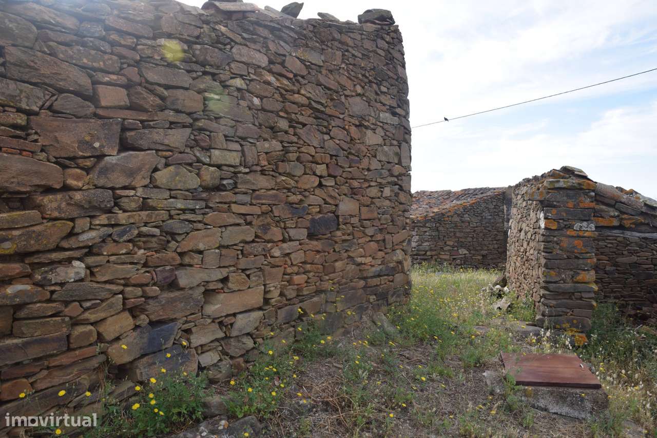 Moradia T4 para Recuperar, zona Alta na Serra de Tavira-9