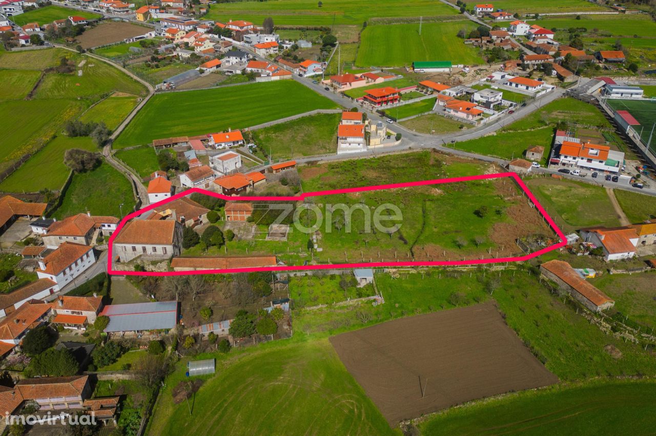 Quinta T11 com área total de 6918 m2 em Vila Cova - Barcelos