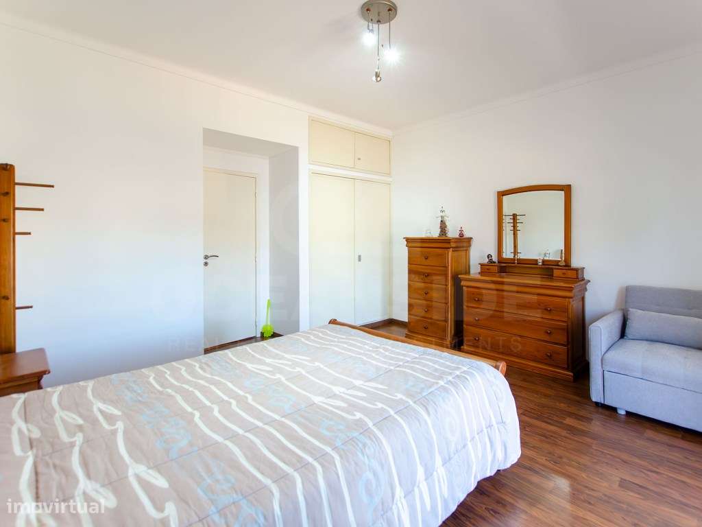 Moradia T6+1 renovada em Benavente-36