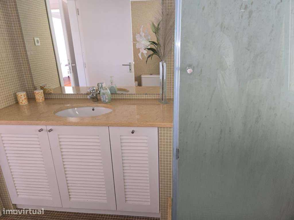 Moradia T5 com Terraço e Piscina-52