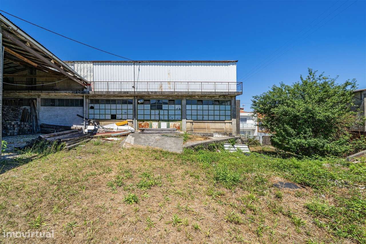 Conjunto de Pavilhões Industriais para Reabilitação | Parada de Tibães-15