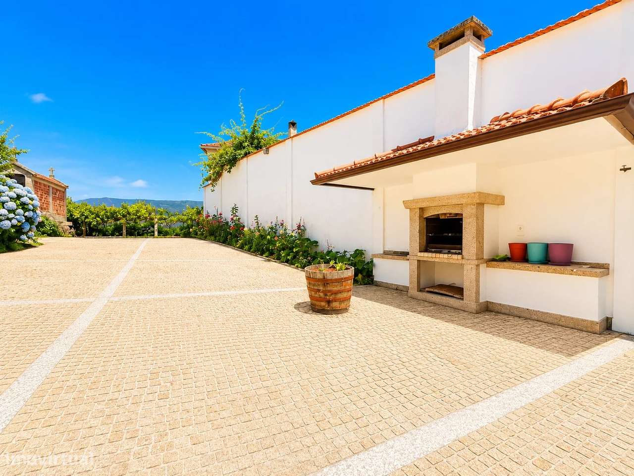 Quinta com Moradia T4 em Pedra, História e Natureza em Harmonia em Arc-25