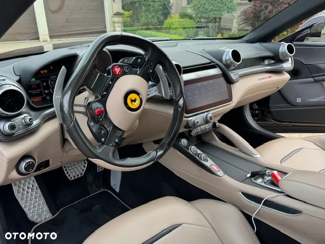 Ferrari GTC4Lusso - 10