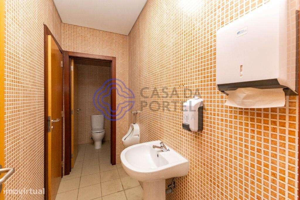 Venda de armazém industrial, escritório e logradouro em Ermesinde-10