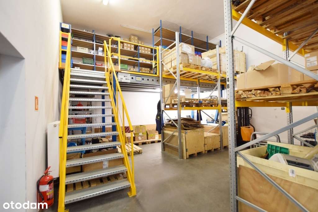 Budynek handlowo-magazynowy z dużym parkingiem-6