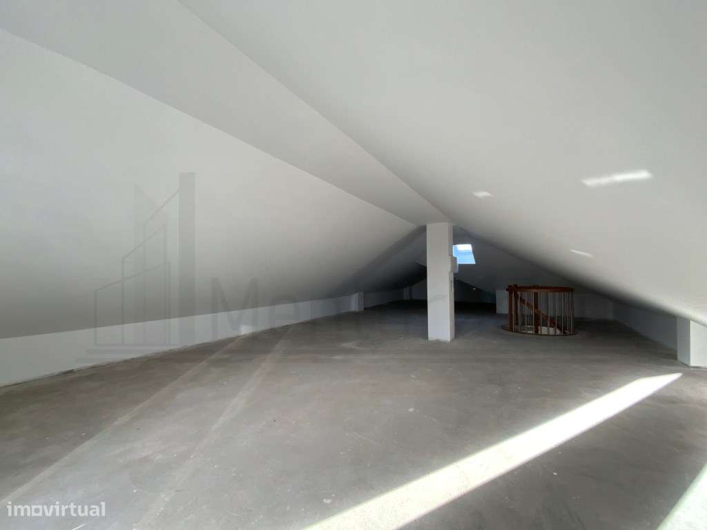 MORADIA T4 EM CONDOMÍNIO COM PISCINA - SÃO PEDRO DO ESTORIL - ESTORIL-33