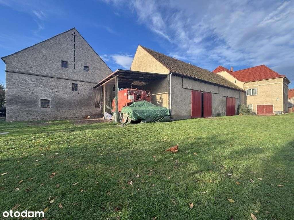 Budynek wolnostojący wraz zabudowaniami-5