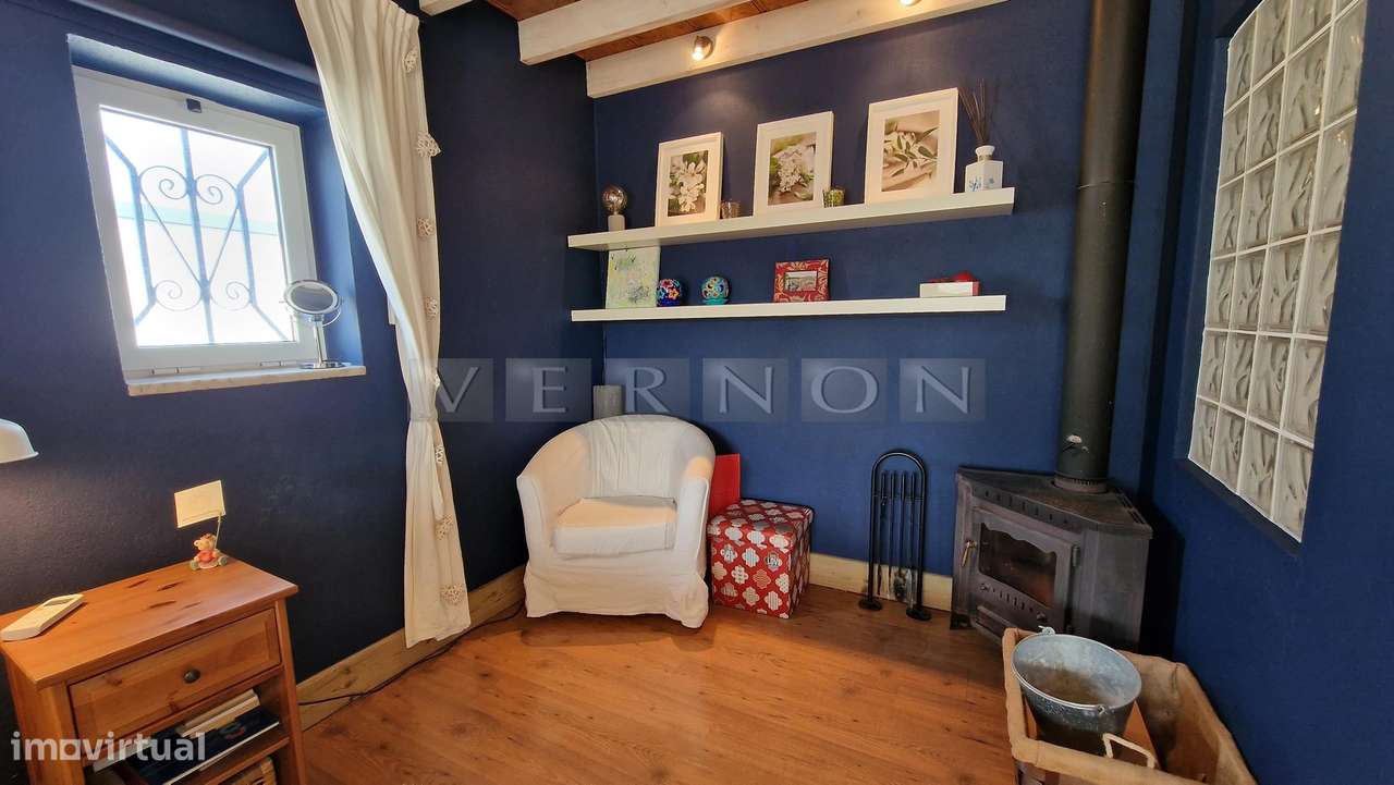 Charmosa e espaçosa moradia com 3 quartos e piscina para venda entre L-28