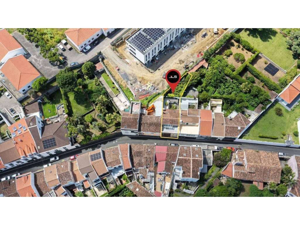 Moradia c/ Licença AL e Garagem junto à Av. Marginal - Ponta Delgada-44