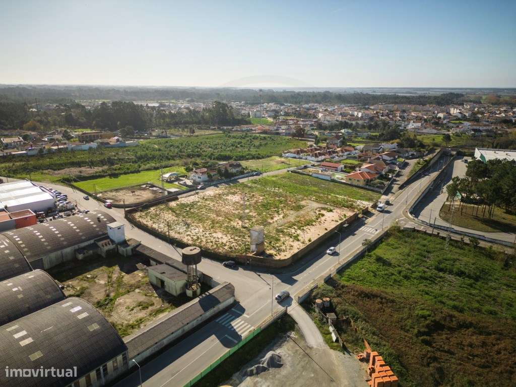 Terreno com três frentes na Zona Industrial/Ovar para construção de... - Grande imagem: 5/8