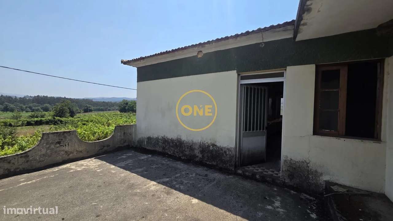 Moradia T4 para Restauro em Lousado com Projeto Aprovado-35