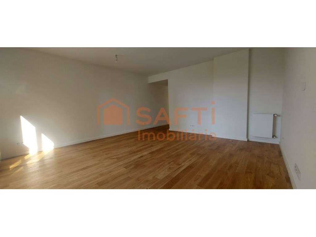 Apartamento T3 Totalmente Renovado - Grande imagem: 4/38