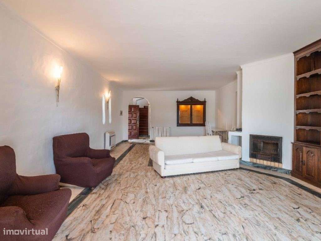 Moradia 5 quartos (V4+1) estilo tradicional com piscina perto do ce...-18