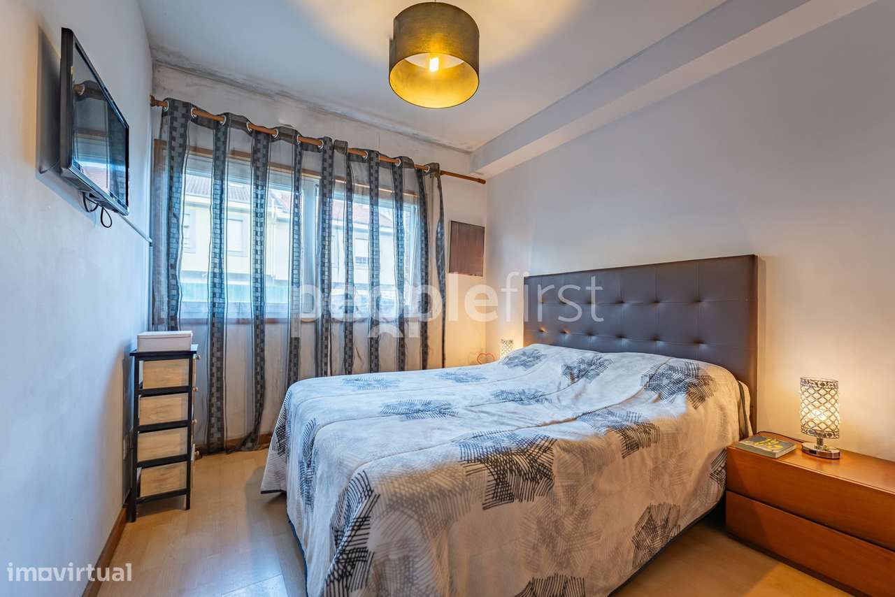 T2 com Terraço Privativo, Garagem e Arrumos-17