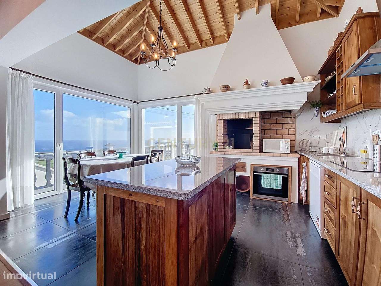 Casa Renovada com Vista Mar em Lomba da Fazenda, Nordeste-5