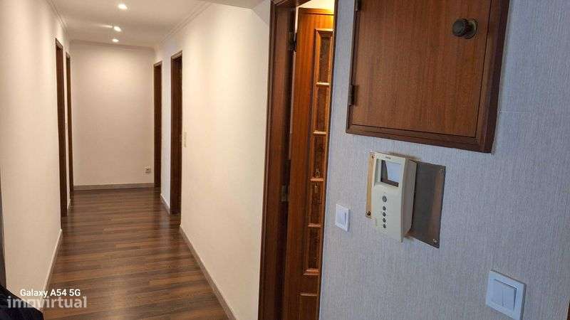 T3 Espaçoso com 135 m² em Massamá | Excelente Localização - Grande imagem: 4/8