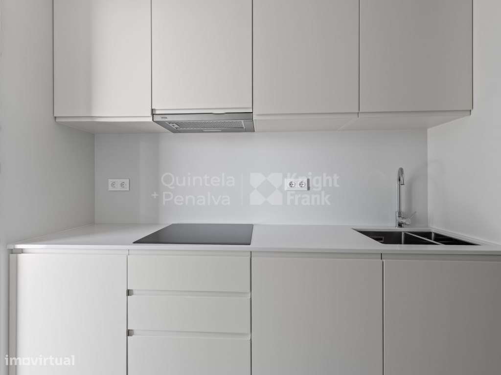 Apartamento T2 com terraço e garagem entre Monsanto e Miraflores-7