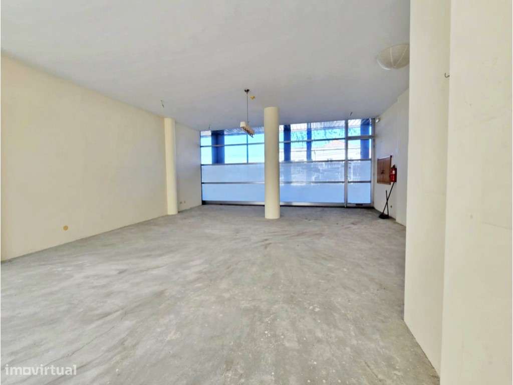 Loja no centro do Castêlo da Maia - Grande imagem: 5/9