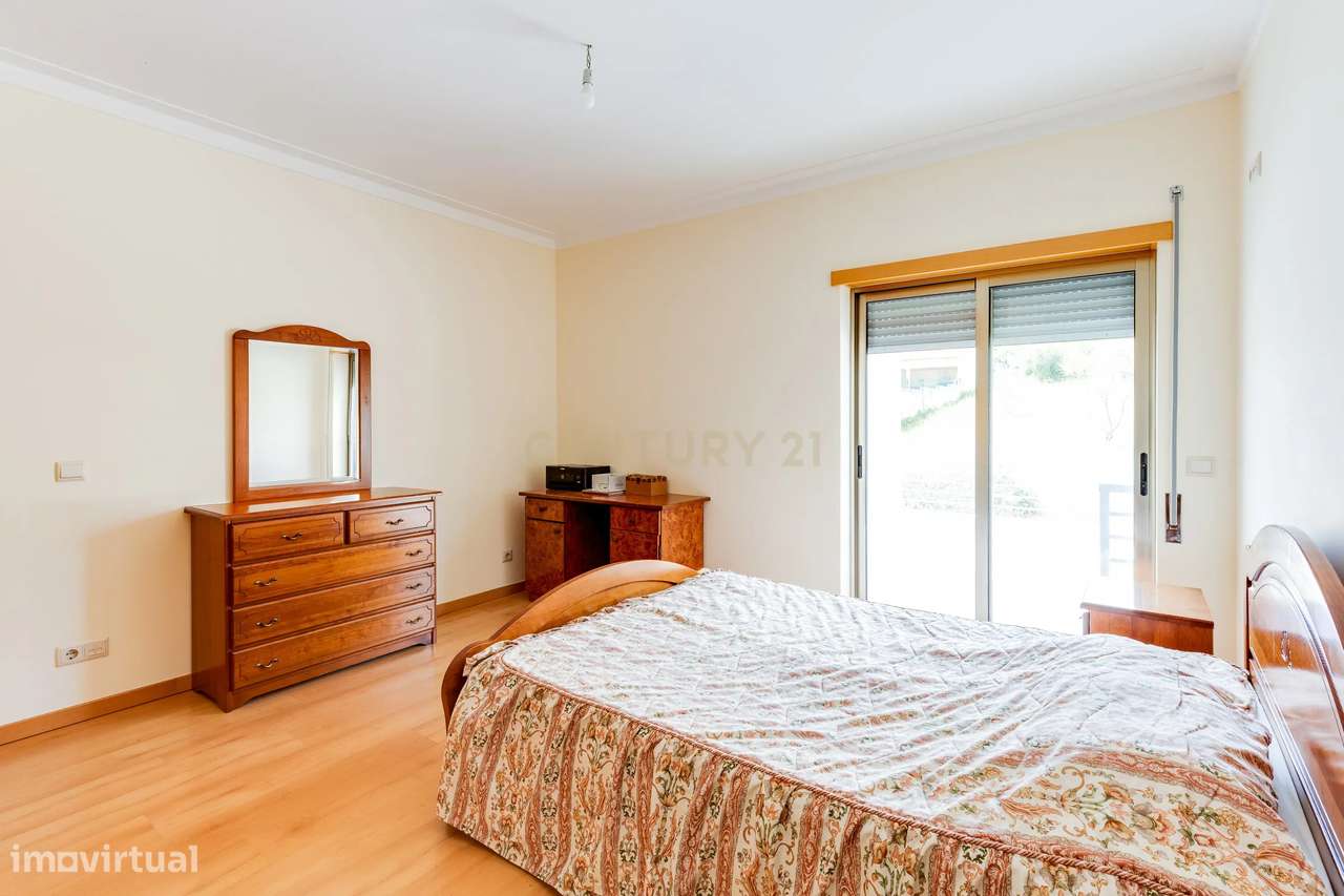 Apartamento T3 de Excelência com Terraço, Garagem Box, no Louriçal - P-18