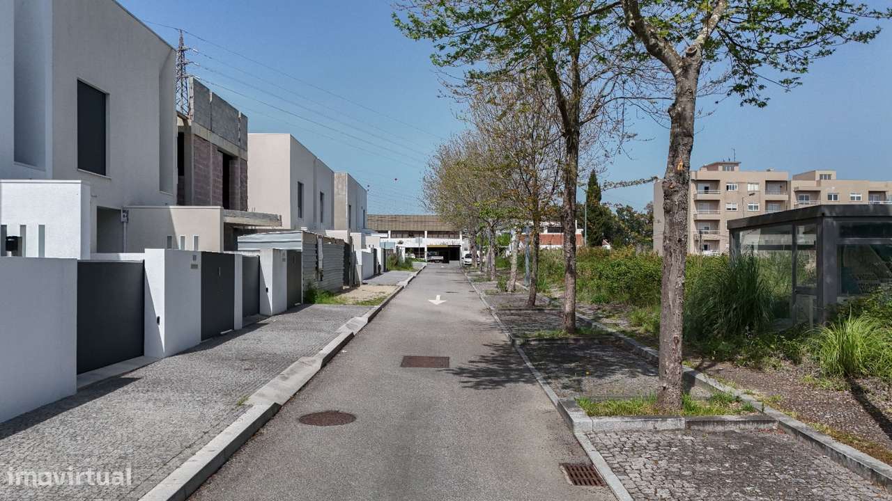 Lotes Moradias 2 e 3 Frentes, em Águas Santas, Prontos a Construir-3