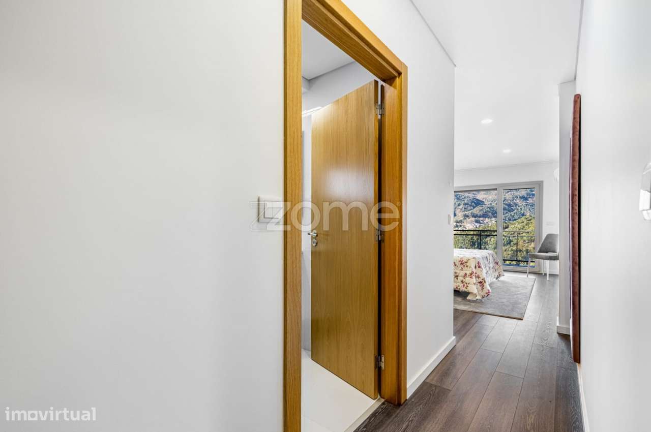 Luxuosa Moradia T4 com excelentes acabamentos no Gerês - Grande imagem: 5/59