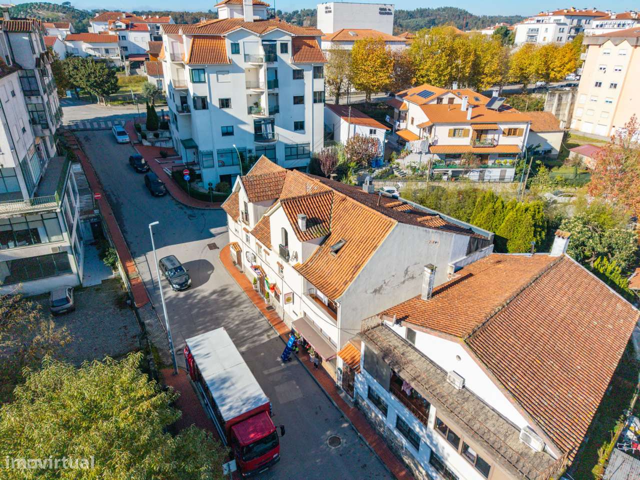 Prédio com Espaço de Restauração e 5 Apartamentos – Santa Comba Dão-3