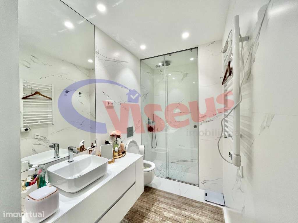 Apartamento T2 Oliveira do Douro-26
