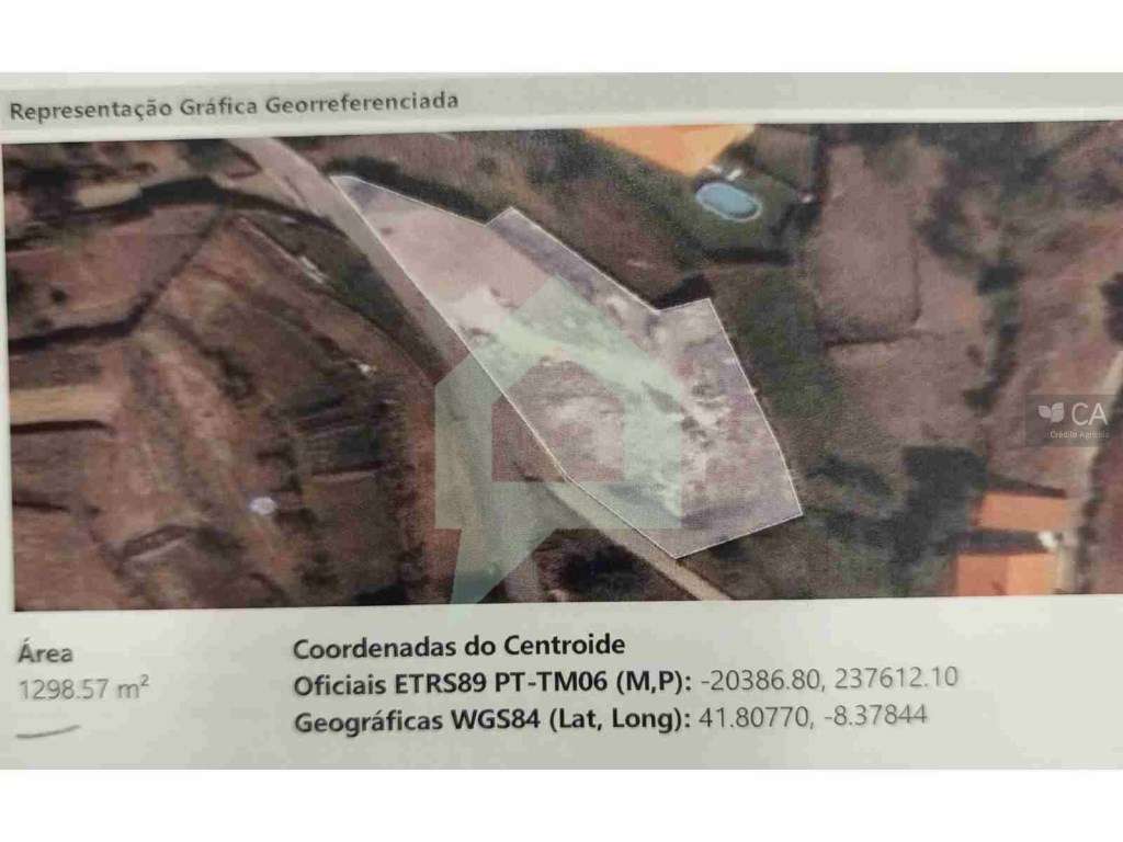 Terreno rústico com anexo e vistas para campo, rio e montanha em V....-1