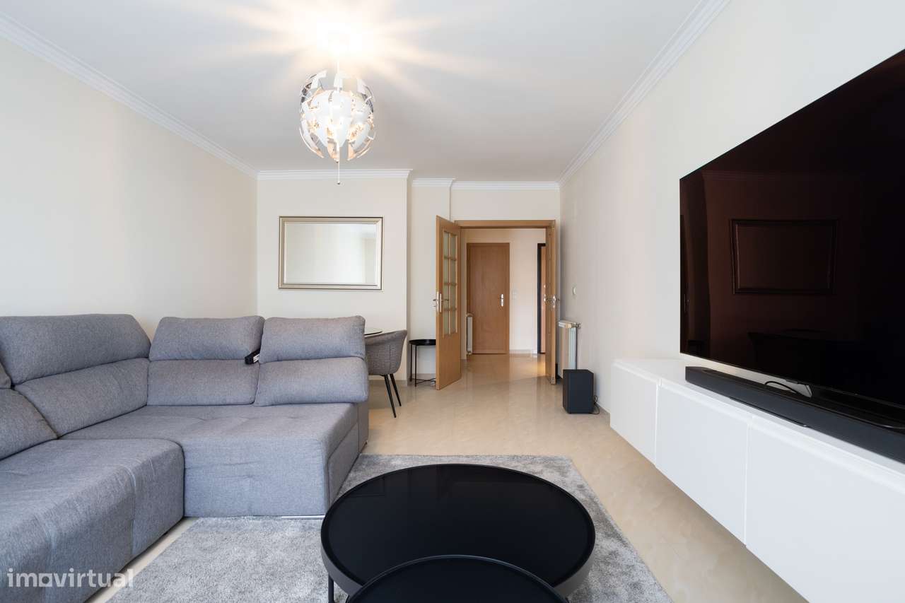 Apartamento T3, Elevador e Garagem em Loures/ Sto. António dos Cavalei - Grande imagem: 4/21