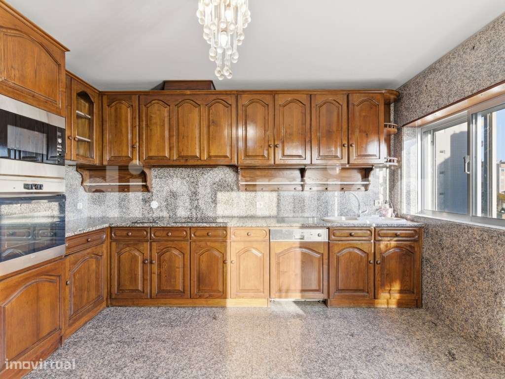 Apartamento T3+1 com 4 Frentes na Póvoa de Varzim - A 350m da Praia-19